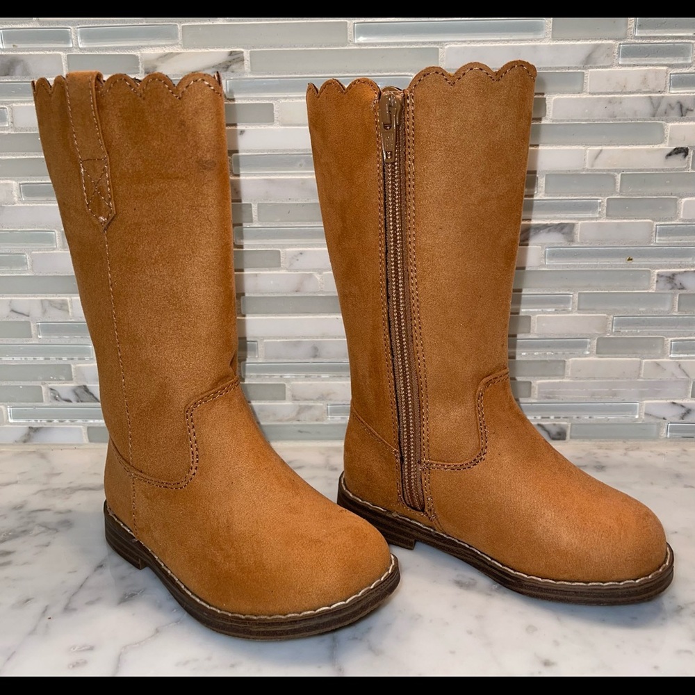 GAP- Toddler size 7 boots… never worn